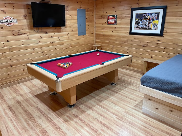 Sala giochi con letto a due piazze 