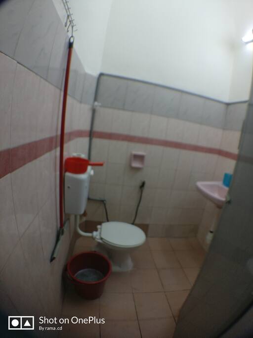 2 toilet