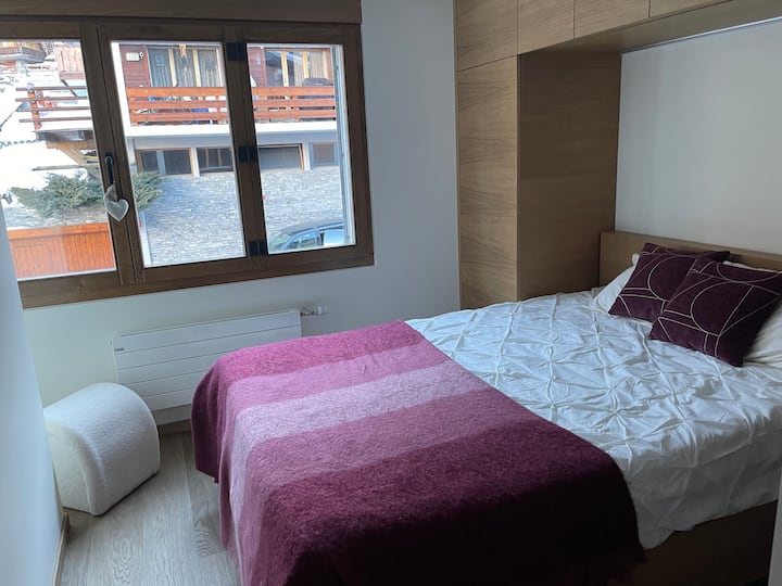 2nd bedroom with double bed.