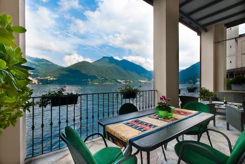 Great Terrace directly on Lake Como