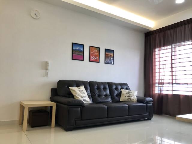 J’s Suite at Southville City with Carpark & WiFi