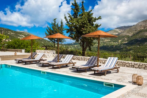 Charming Villa with magnificent views!