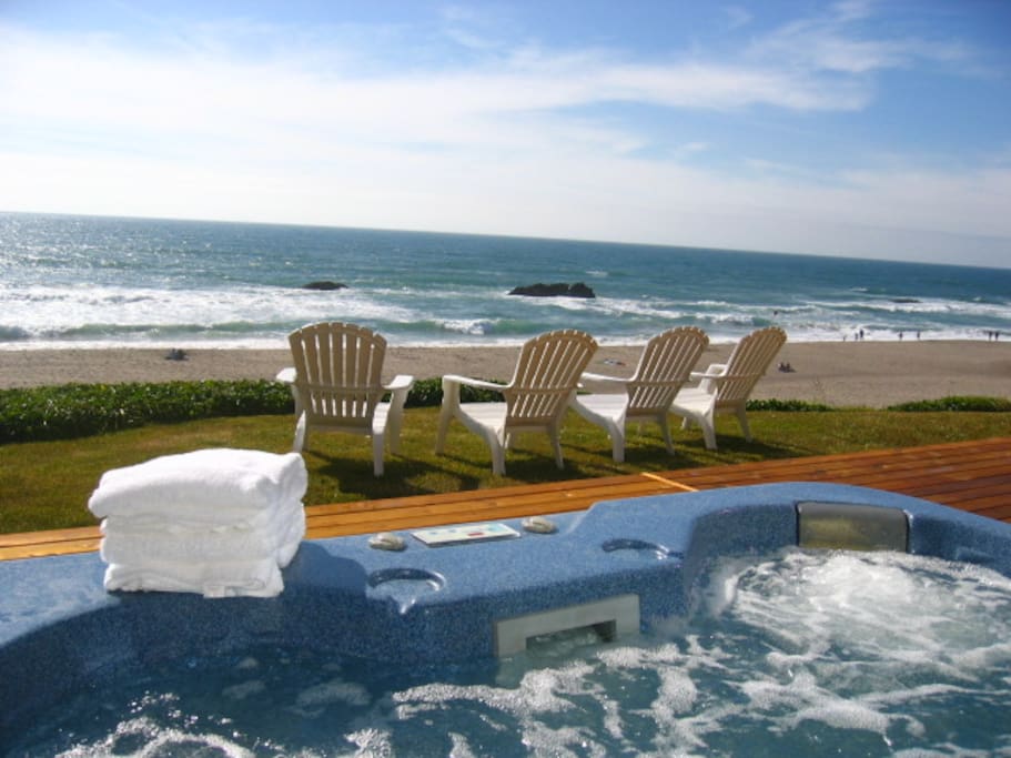 OceanFront, Hot Tub, Walk to the Casino Houses for Rent in Lincoln