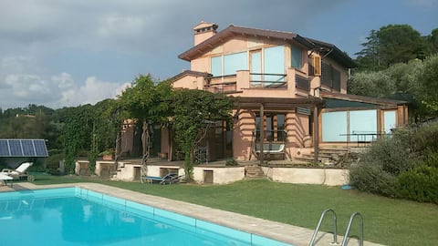 Popular Airbnb listing: Casa dei 5 Sensi – SPA – Trasimeno View in Magione