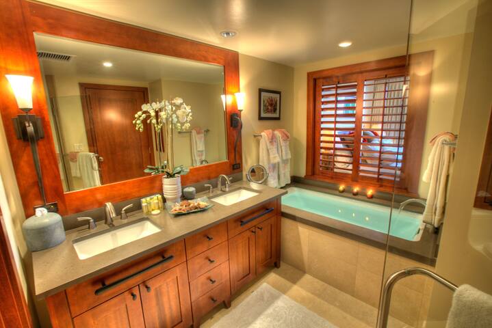 Ko Olina Beach! Largest villa w/2 Masters, Oct 30 gallery image 5