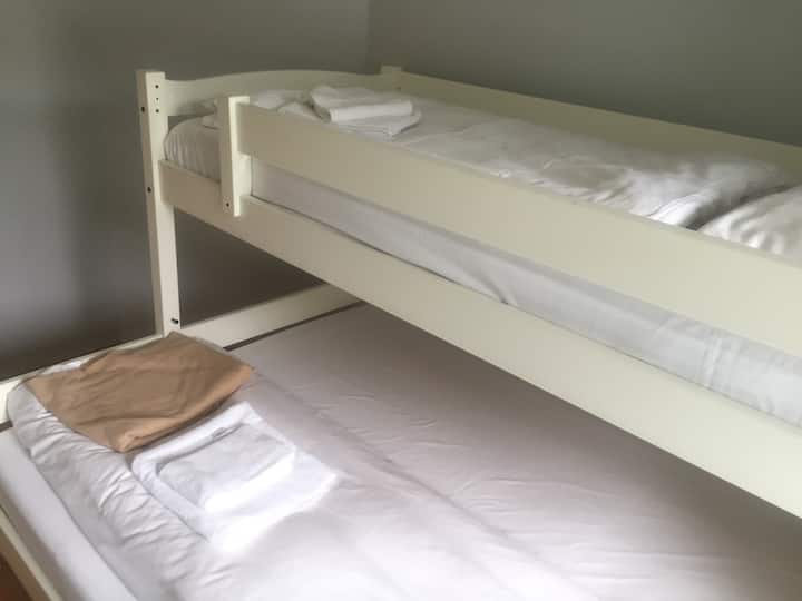 Спалня 2 със семейно легло