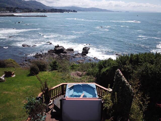 Captain's Quarters Ocean Frnt Hotub