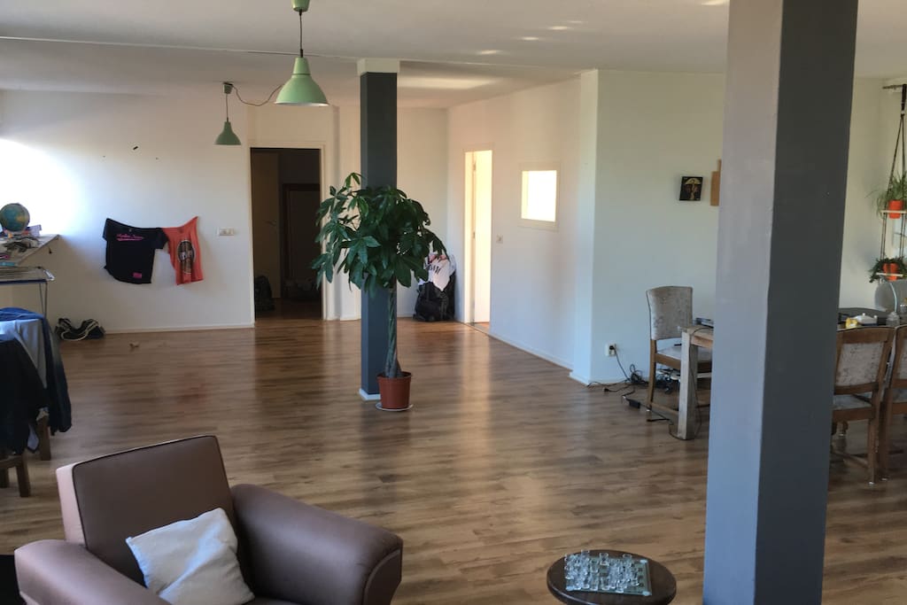 Ruime woonkamer van 70m2