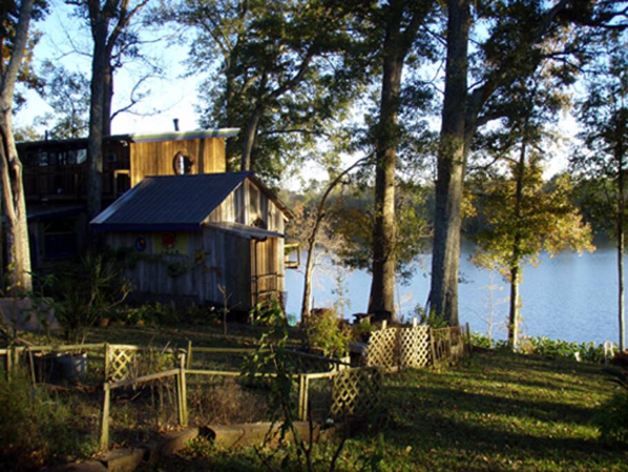 Bayou Lake Sanctuary Camp Cottage (room) Cabins for Rent in