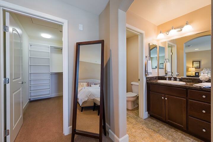 Luxury Townhouse MV 3BR/4BA gallery image 4