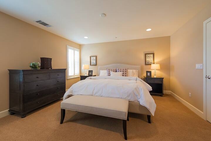 Luxury Townhouse MV 3BR/4BA gallery image 5