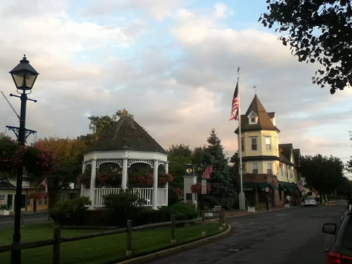 Amityville Village - Centrum