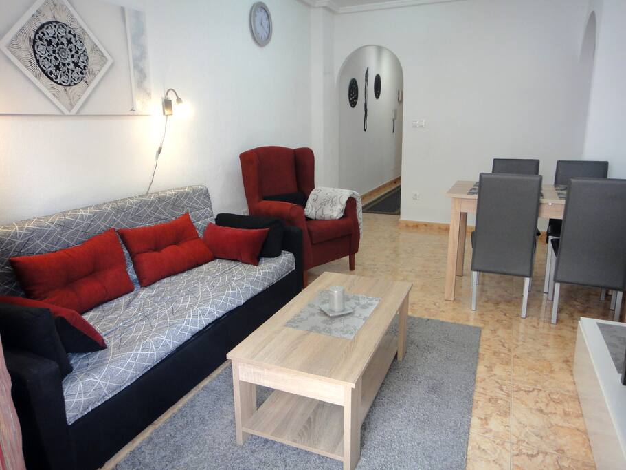 Living room/ dining area
