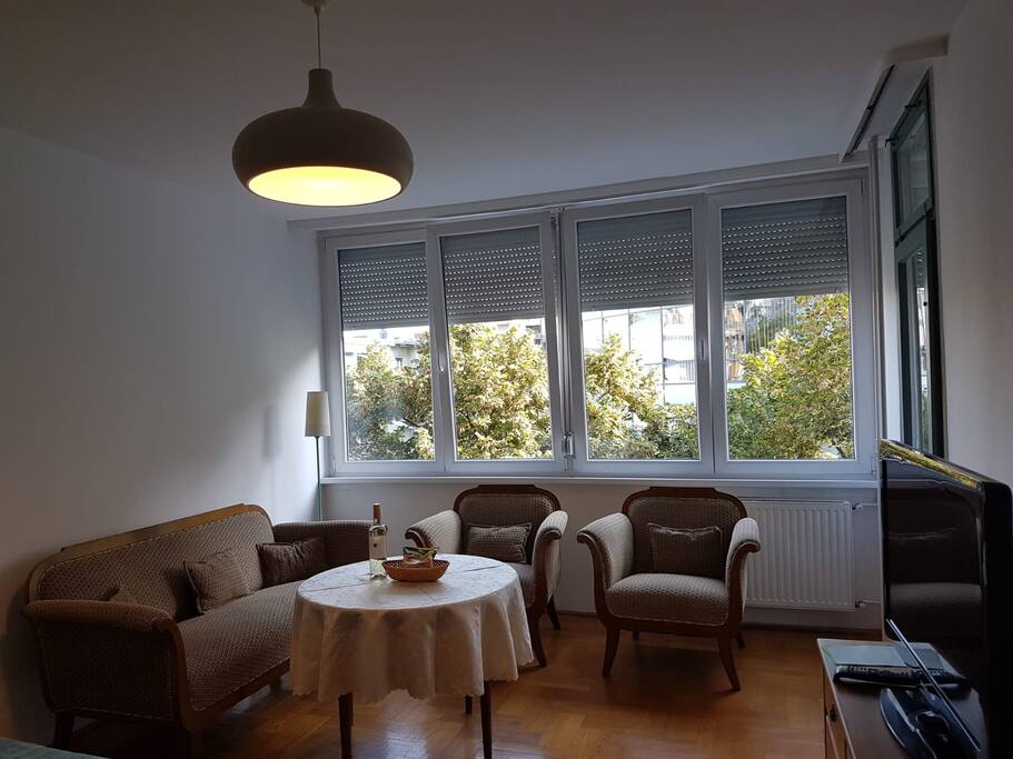 Spacious living room