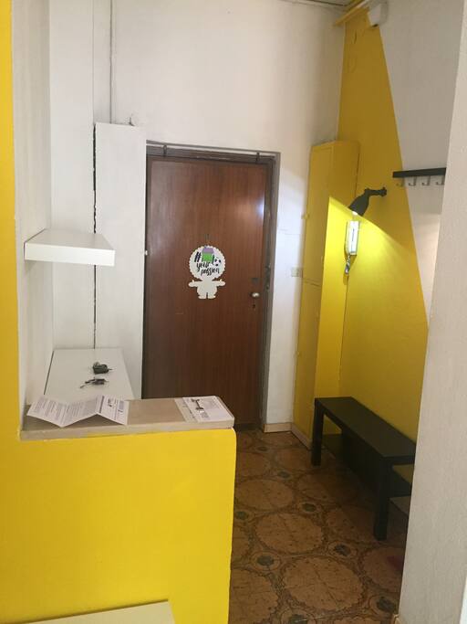 Ingresso con scarpiera e appendiabiti