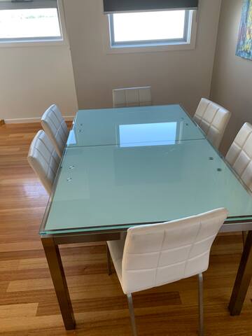 Modern Spacious 3 bedroom Property. gallery image 5