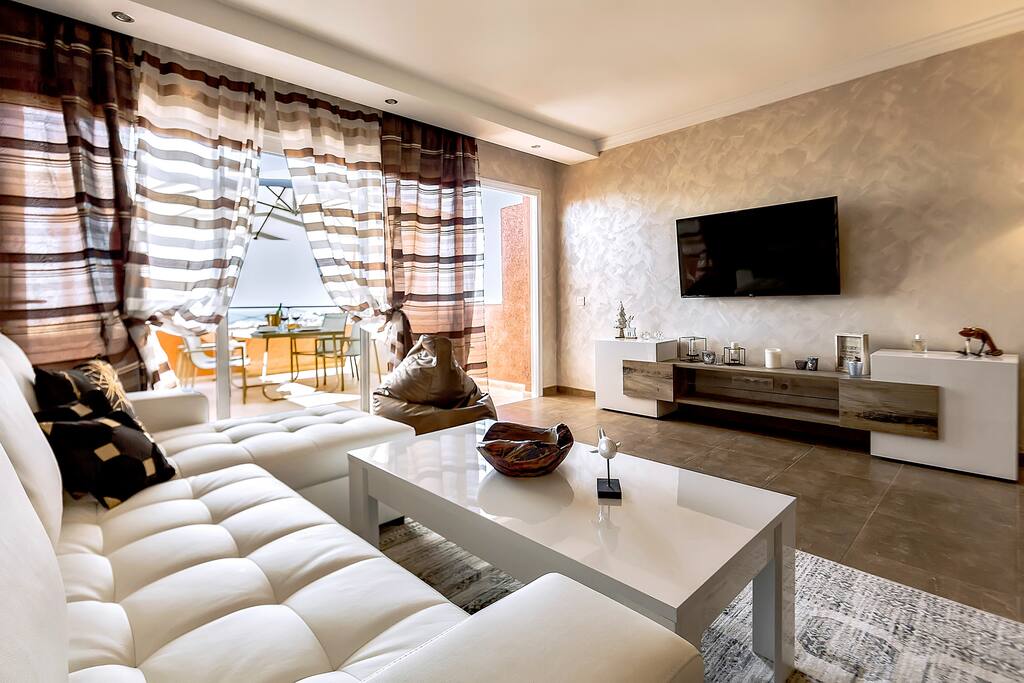 Big living room with air conditioning and TV with 300+ international channels (eng, ger, fr, belg, rus, ukr, lt, lv, it, chi, jap, ned and many other)