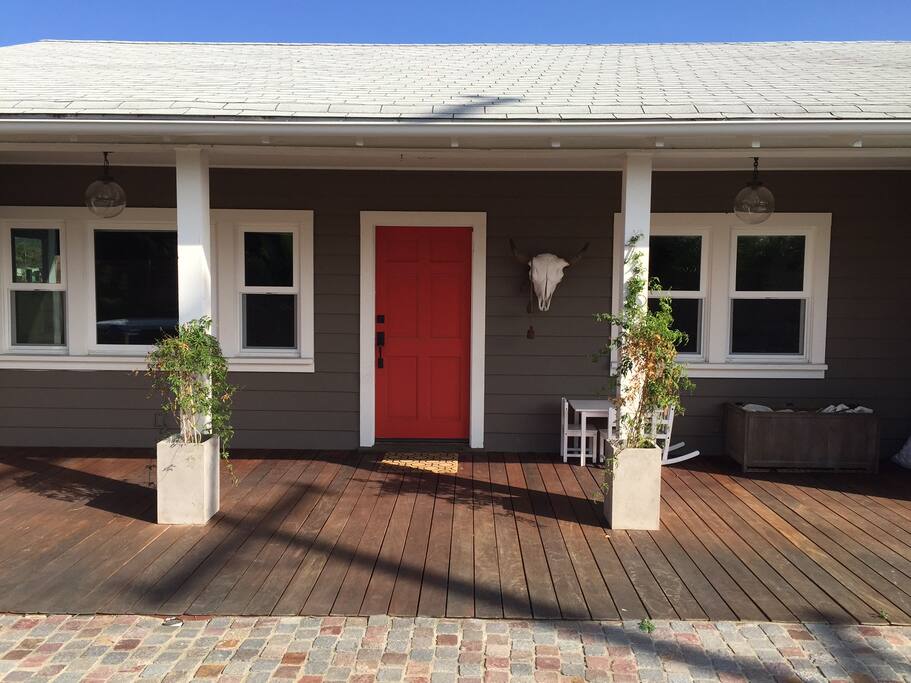 ENCLOSED FRONT YARD