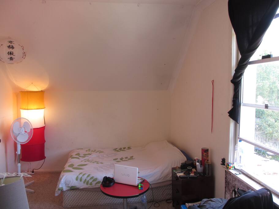 the Room. queen size beed