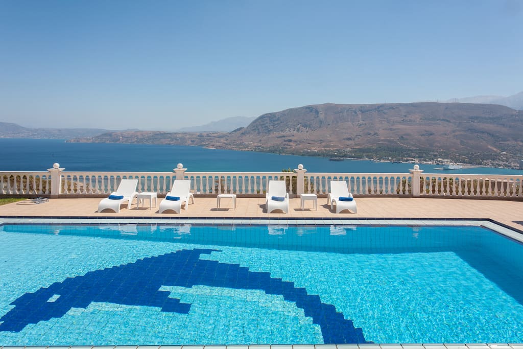 The large swimming pool and the uninterrupted view