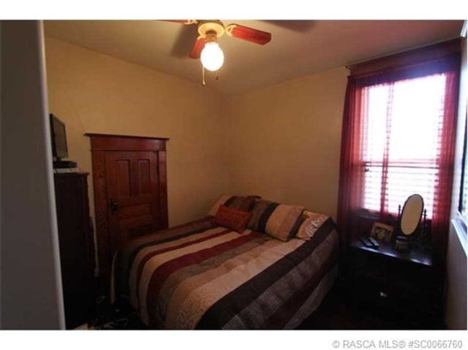 Upper bedroom Room 2 double bed
