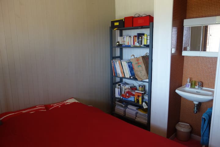 และห้องนอนสุดท้ายพร้อมโซฟาเบดคู่ขนาด 160 x 200