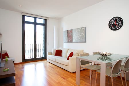 PLAZA CATALUÑA/LAS RAMBLAS DESIGN AP