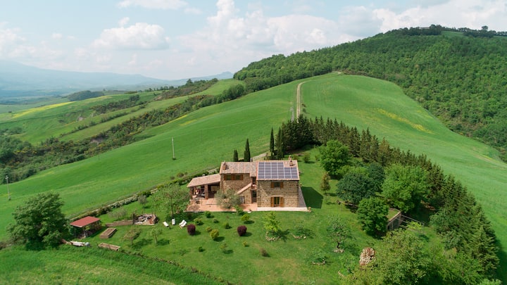 The farmhouse with three views