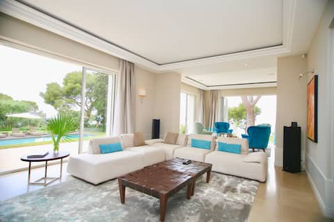 Top performing Airbnb: Luxurious Villa with Stunning Sea View in Nice