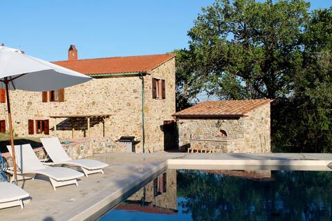 Tuscan Villa With Stunning Infinity Pool
