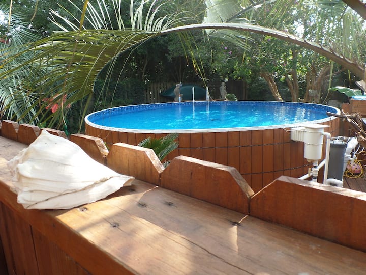 Tropical Beach Apartment SALTWATER POOL Quiet FUN Guest suites for