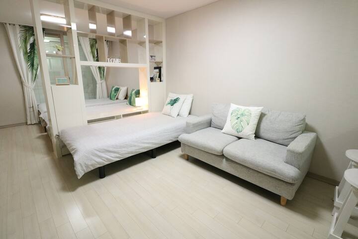 ☆ 3 bedrooms ☆ 3 beds, 2 people can be booked! Dongdaegu station 10 minutes * New apartment * Free parking available