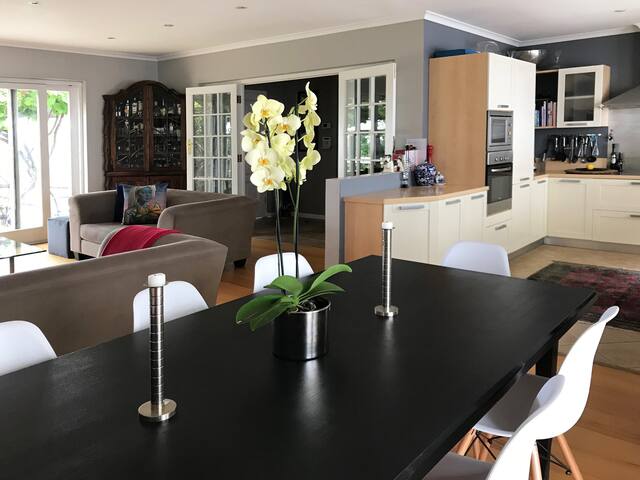 Newlands Cape Dutch House with Panoramic Views gallery image 4