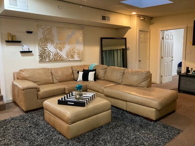 XL DALLAS HOME GROUPS WELCOME! Sleeps 23 /17 BEDS gallery image 5