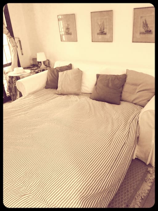 Sofa / king size bed
