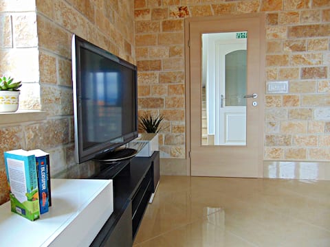 Popular Airbnb listing: LUNA apart. - Dalmatian charm in the heart of town in Škrip