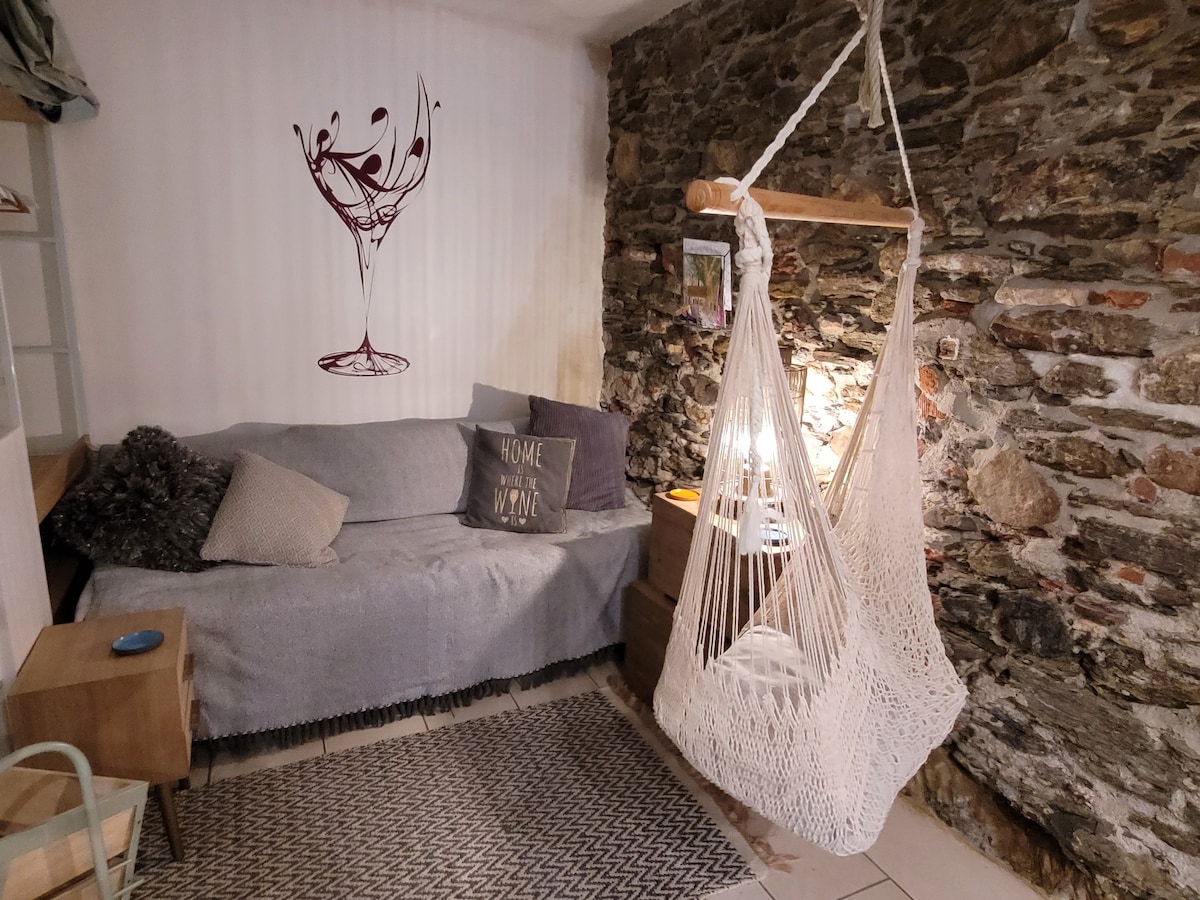 Popular Airbnb listing: Collioure: Cozy studio appt 100 mtrs to the beach in Collioure