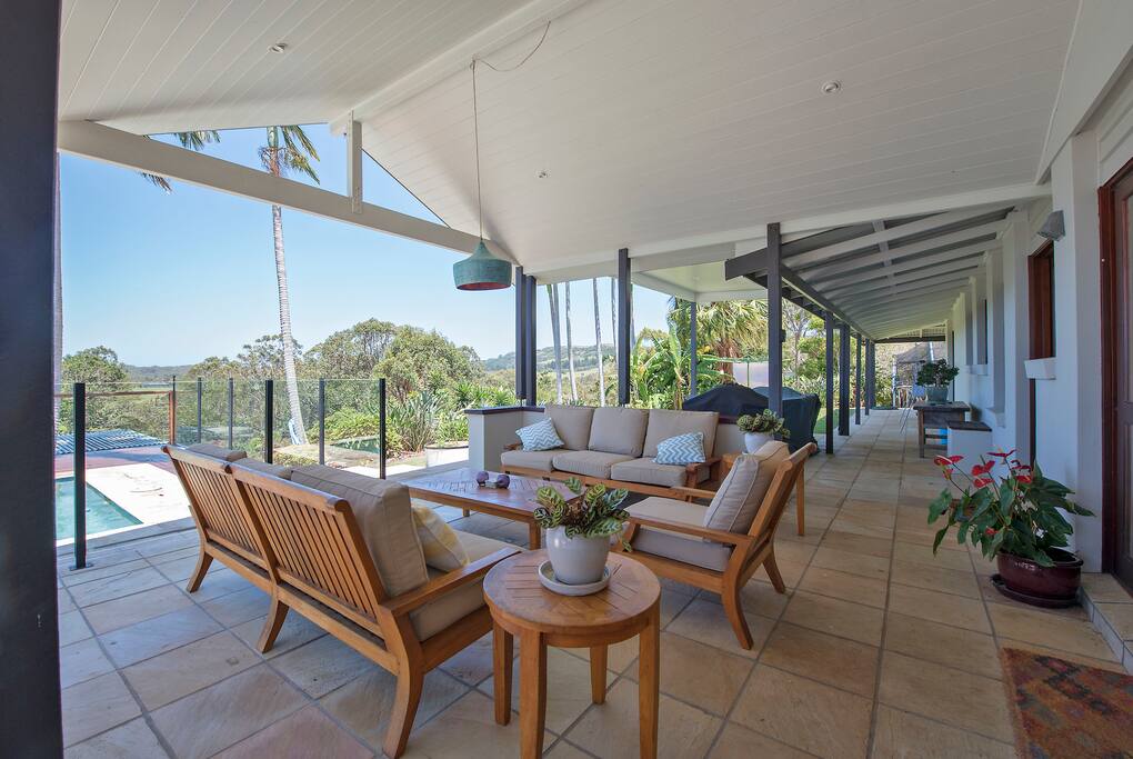 Outdoor eating, dining and BBQ