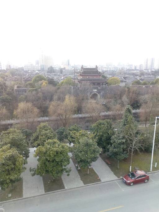 西晒台直接面对中心景区