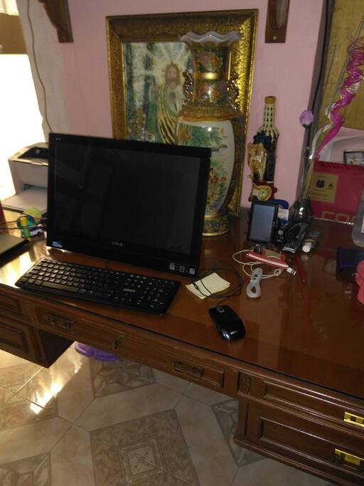 Escritorio con computadora