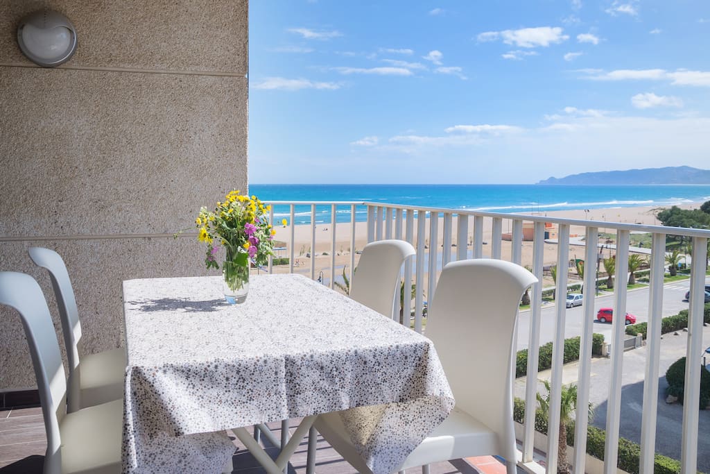 Balcony with 6 chairs + 2 relax chairs