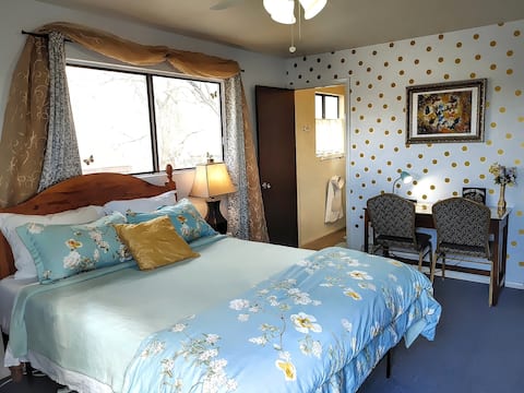 *Blossom Suite* 20 mi. to Zion/ Several amenities.