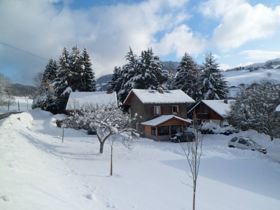 CHALET SOUS LA NEIGE