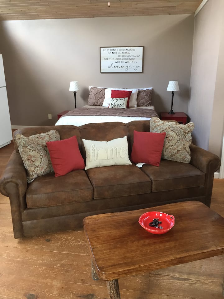 Betty's Creek Loft in Rabun Gap Guesthouses for Rent in Rabun Gap