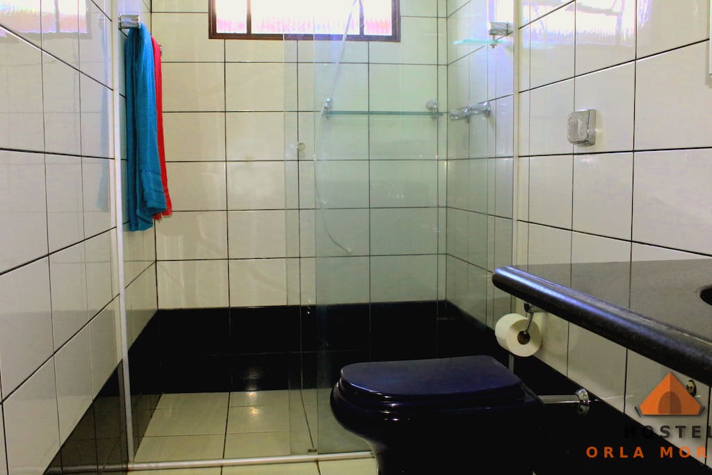 Banheiro com água quente.