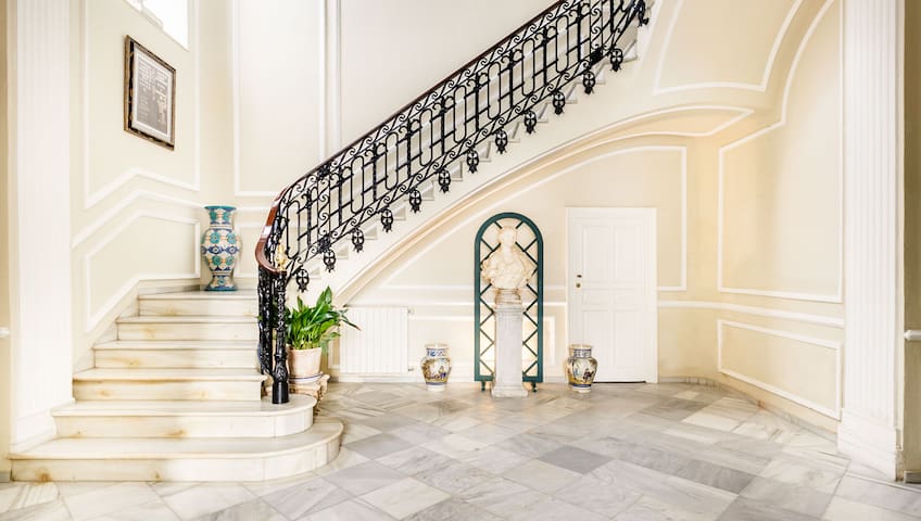 Sevilla Luxury Suites, SL managed Airbnb listing 2