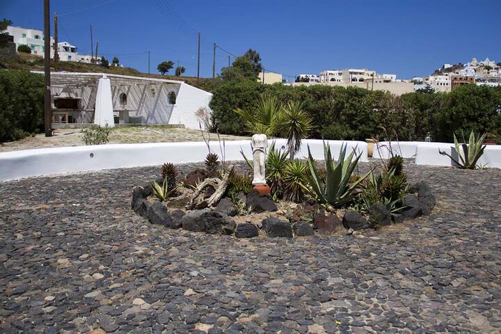 6 bedroom luxury villa in Pyrgos gallery image 3