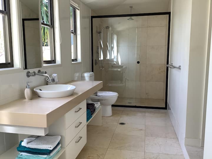 Self Contained Studio 150 Metres To Noosa River - サンシャイン・コースト