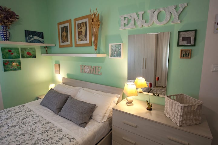 ห้องนอน - เตียงใหญ่ + โซฟาเบดใหญ่