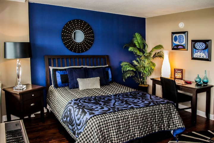 Stay in the Center of it All